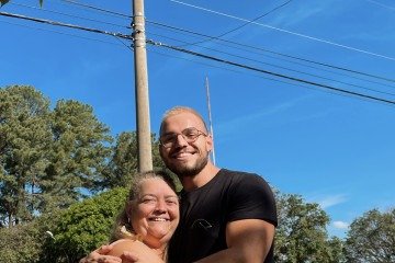 Essa é a segunda graduação de Leo, professor de dança formado pelo Instituto Federal de Brasília (IFB), e a primeira da mãe, dona de casa, que mostra que nunca é tarde para começar. -  (crédito: Arquivo Pessoal)