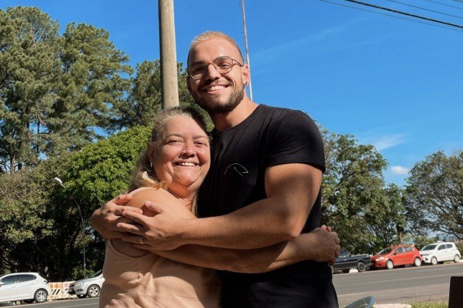 Essa é a segunda graduação de Leo, professor de dança formado pelo Instituto Federal de Brasília (IFB), e a primeira da mãe, dona de casa, que mostra que nunca é tarde para começar. -  (crédito: Arquivo Pessoal)