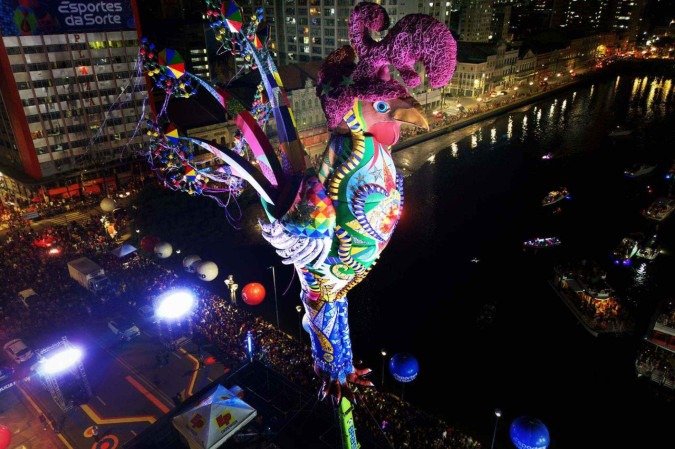 Programação reúne 30 trios, seis alegorias e homenagens a Dom Hélder Câmara e Nise da Trindade em percurso de 6,5 km pelo Centro da capital - (crédito: Marcos Pastich/PCR) Programação reúne 30 trios, seis alegorias e homenagens a Dom Hélder Câmara e Nise da Trindade em percurso de 6,5 km pelo Centro da capital - (crédito: Marcos Pastich/PCR)