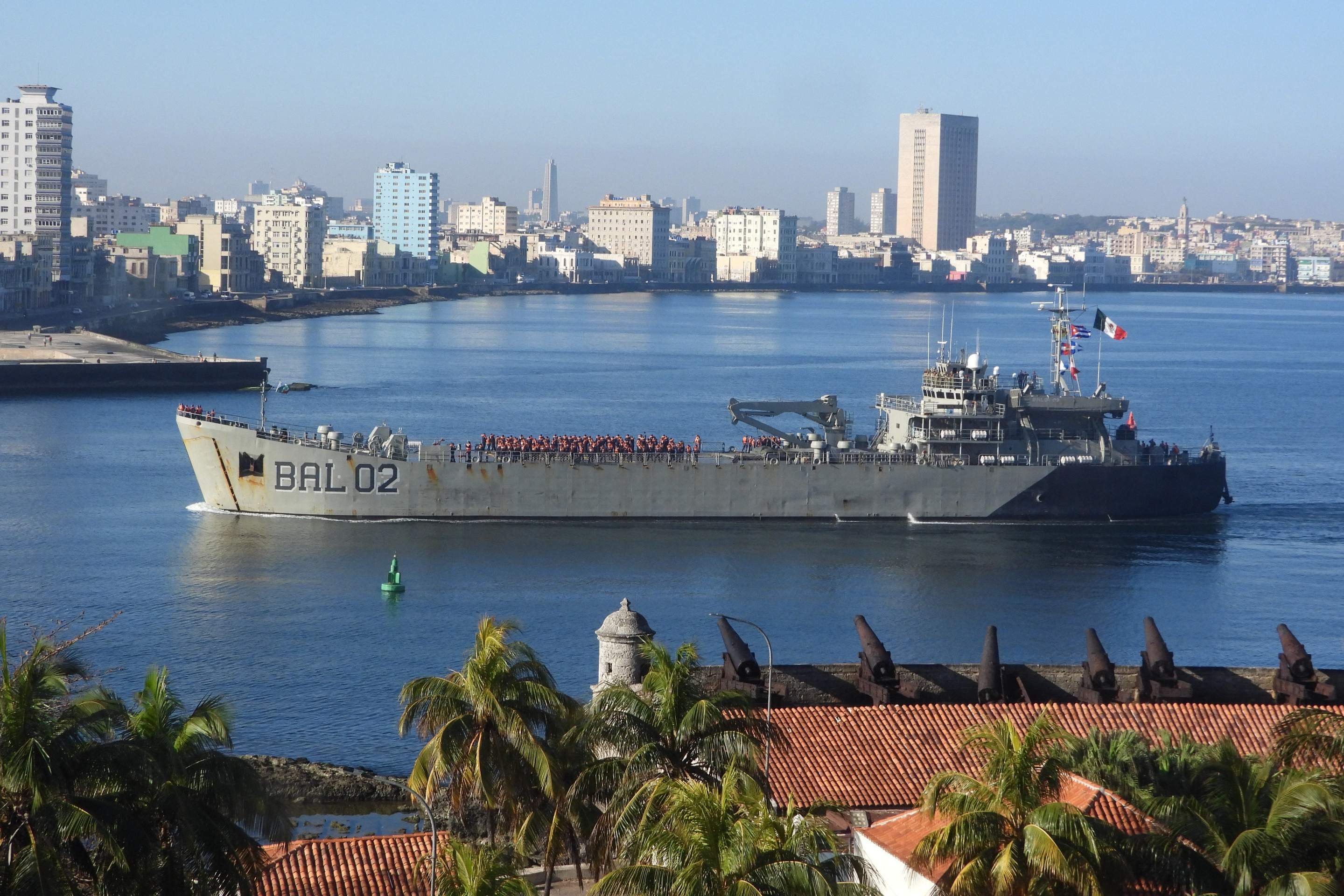 O navio mexicano Papaloapan chega &agrave; Baia de Havana com ajuda humanit&aacute;ria