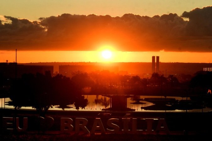 O dia amanheceu entre nuvens, mas durante o final de semana festivo, a expectativa é tempo aberto e dias ensolarados - (crédito: Ed Alves/CB) O dia amanheceu entre nuvens, mas durante o final de semana festivo, a expectativa é tempo aberto e dias ensolarados - (crédito: Ed Alves/CB)