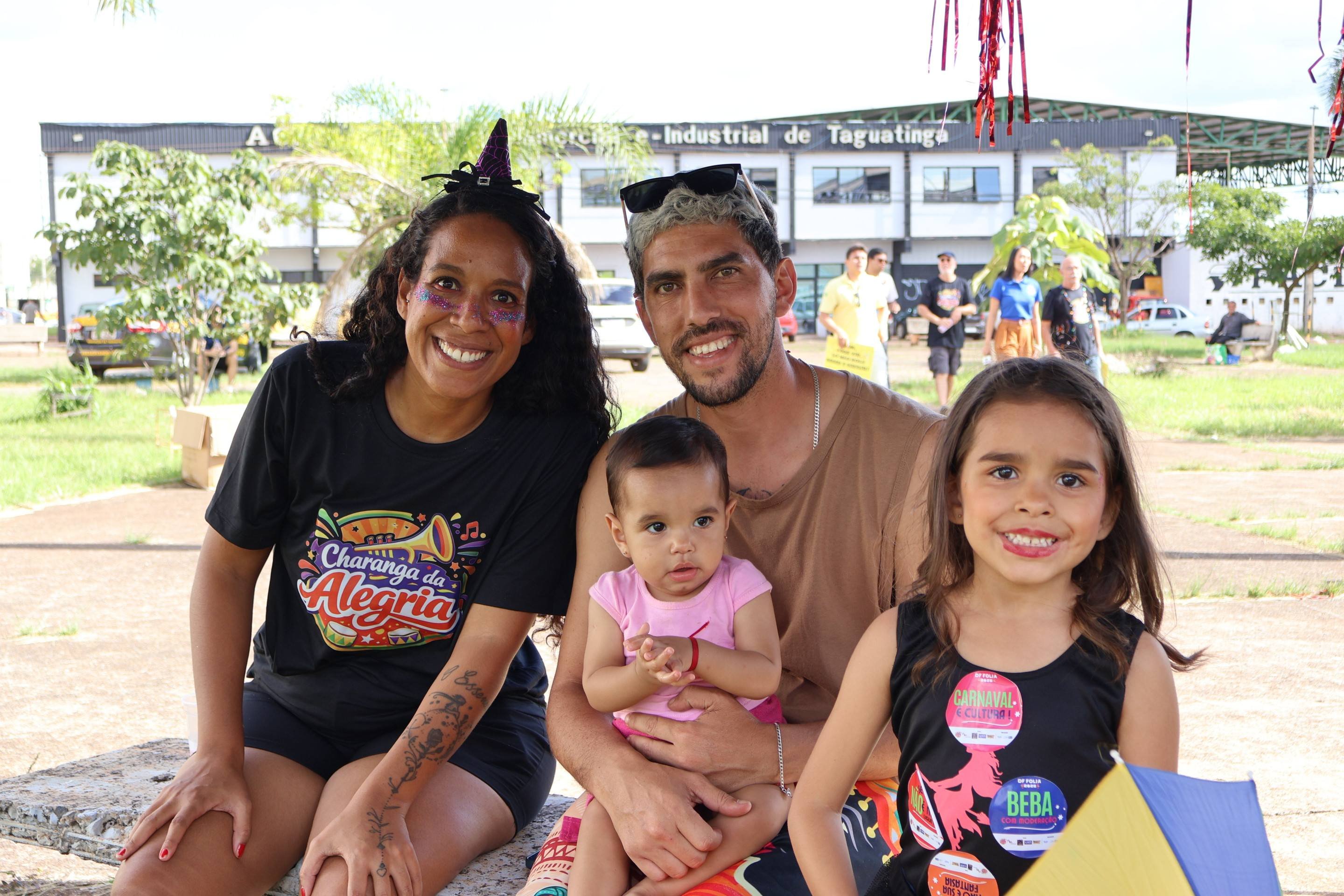  13/02/2026 Bruna Gaston CB/DA Press. Bloco Charanga Alegre Taguatinga. Drica Fralha e sua fam&iacute;lia       
