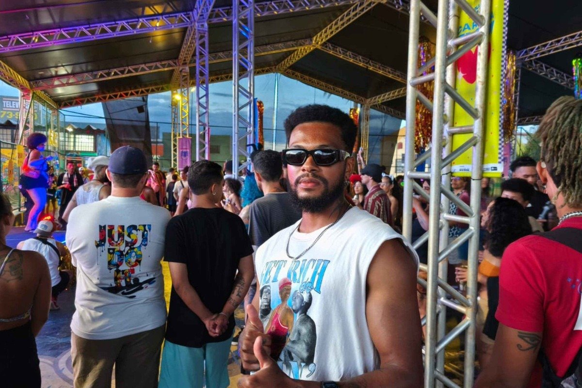 Carlos disse que o bloco &eacute; feito de perif&eacute;rico para perif&eacute;rico