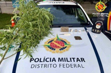 Idoso é preso por tráfico de drogas na região da Fazendinha, no Itapoã - (crédito: Divulgação/PMDF) Idoso é preso por tráfico de drogas na região da Fazendinha, no Itapoã - (crédito: Divulgação/PMDF)