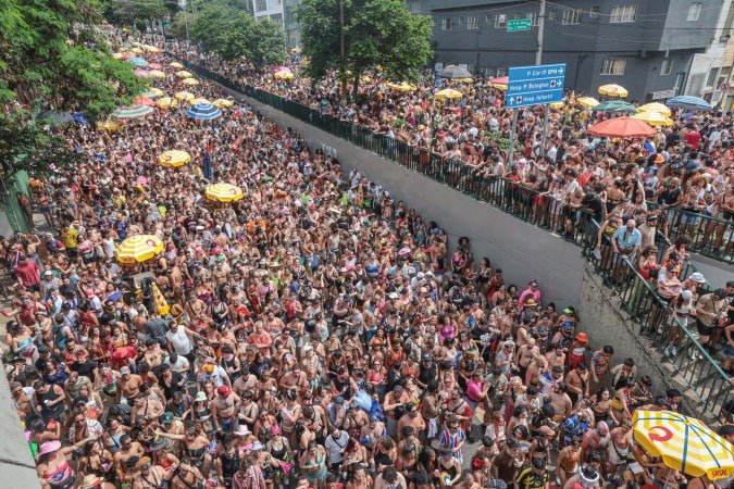 Bloco Treme Mon Amour, no Bairro da Bela Vista: roteiro alternativo agradou aos paulistanos, que curtiram uma festa de paz e respeito - (crédito: Paulo Pinto/Agência Brasil) Bloco Treme Mon Amour, no Bairro da Bela Vista: roteiro alternativo agradou aos paulistanos, que curtiram uma festa de paz e respeito - (crédito: Paulo Pinto/Agência Brasil)