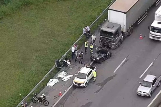 Colisão com carreta fez quatro vítimas - (crédito: Reprodução/TV Globo) Colisão com carreta fez quatro vítimas - (crédito: Reprodução/TV Globo)