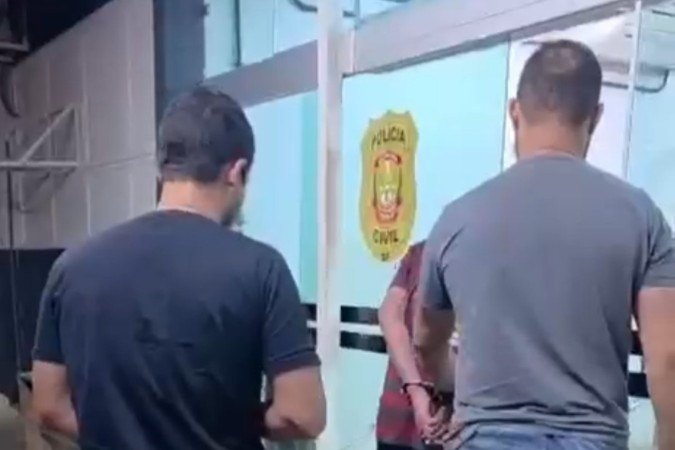Suspeito de estupro e cárcere em Brazlândia é preso em hotel no Paranoá
- (crédito: PCDF/Divulgação) Suspeito de estupro e cárcere em Brazlândia é preso em hotel no Paranoá
- (crédito: PCDF/Divulgação)