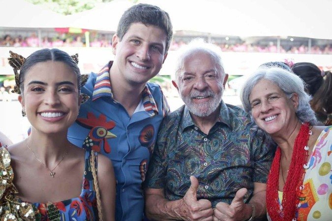 Prefeito de Recife, João Campos posta foto ao lado do presidente Lula -  (crédito: Reprodução/Instagram/@joaocampos)