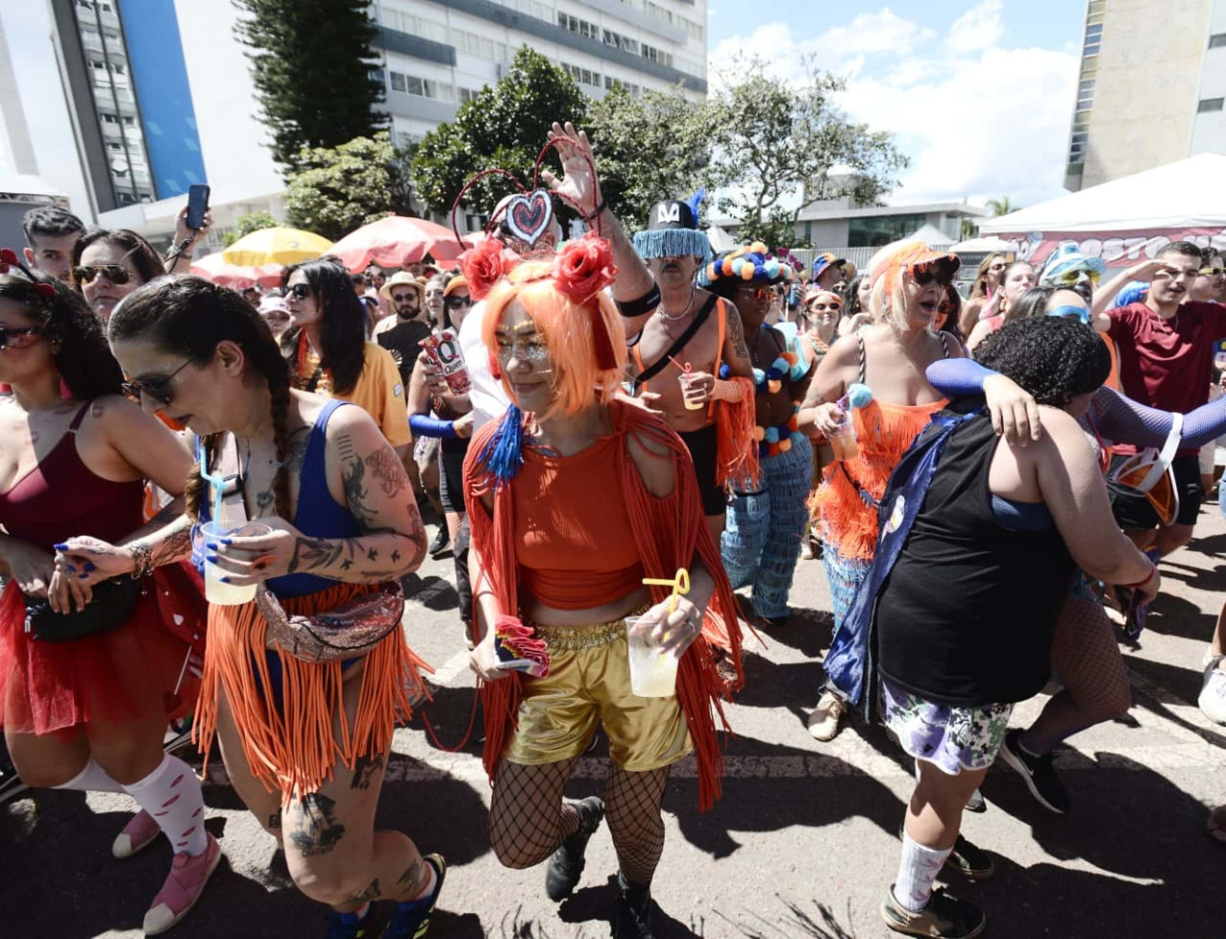 Aparelhinho completa 15 anos e anima primeiro dia de carnaval no DF