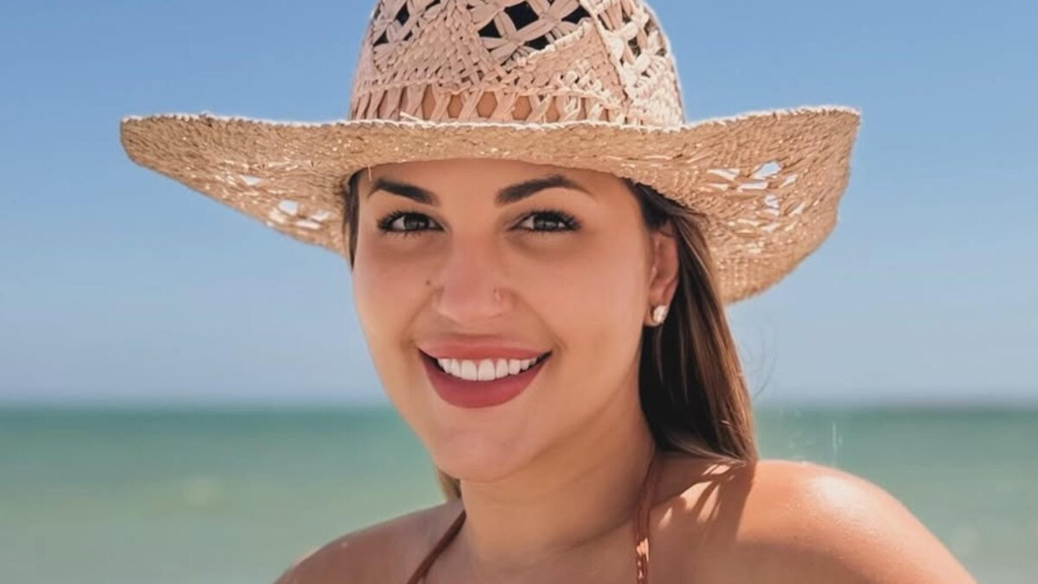 Deolane Bezerra se descuida e mostra demais durante live nas redes sociais -  (crédito: Observatorio dos Famosos)