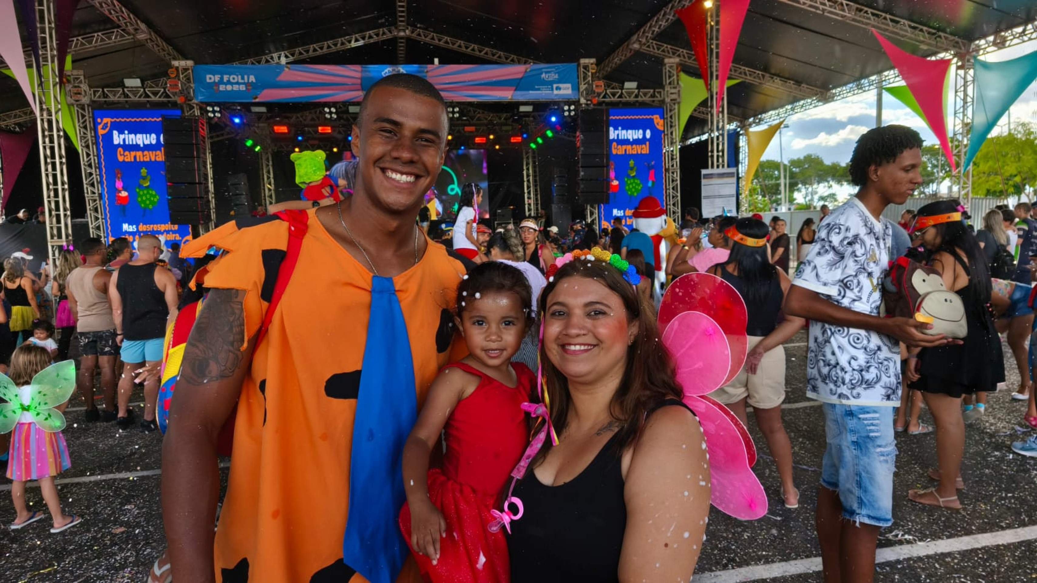 Pedro Henrique participou pela primeira vez da folia em fam&iacute;lia