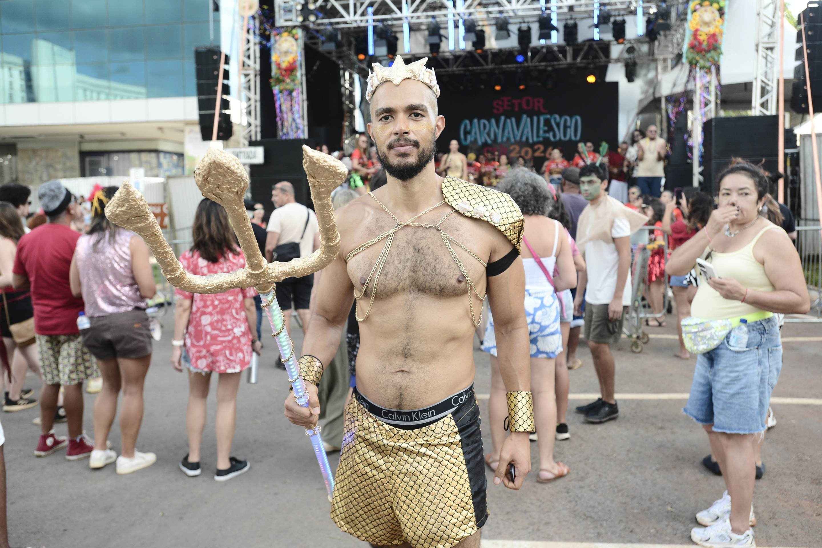 Evandro Alves decidiu fazer a pr&oacute;pria fantasia de Poseidon