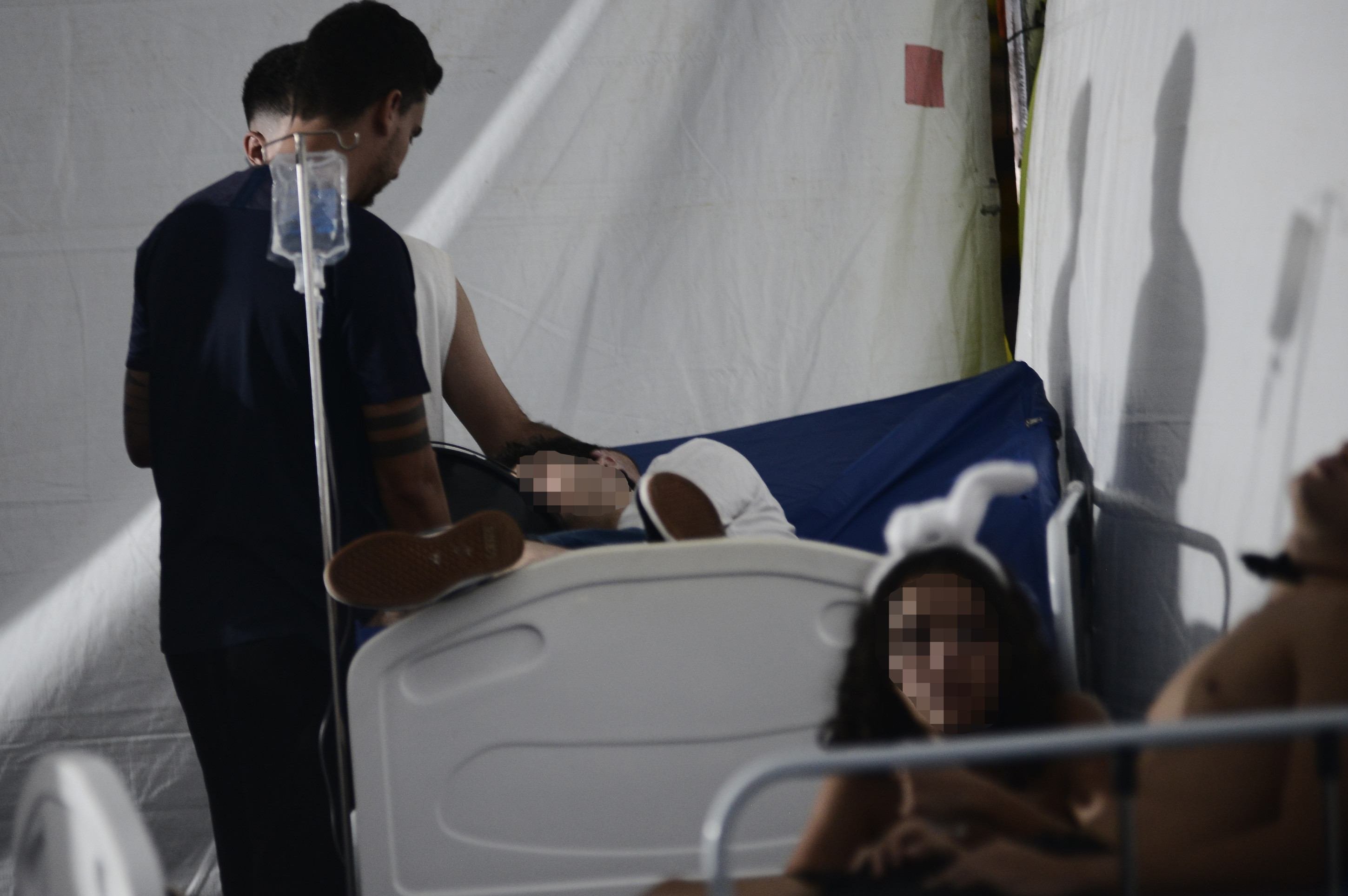 60 foliões são atendidos após consumo exagerado de drogas e de álcool