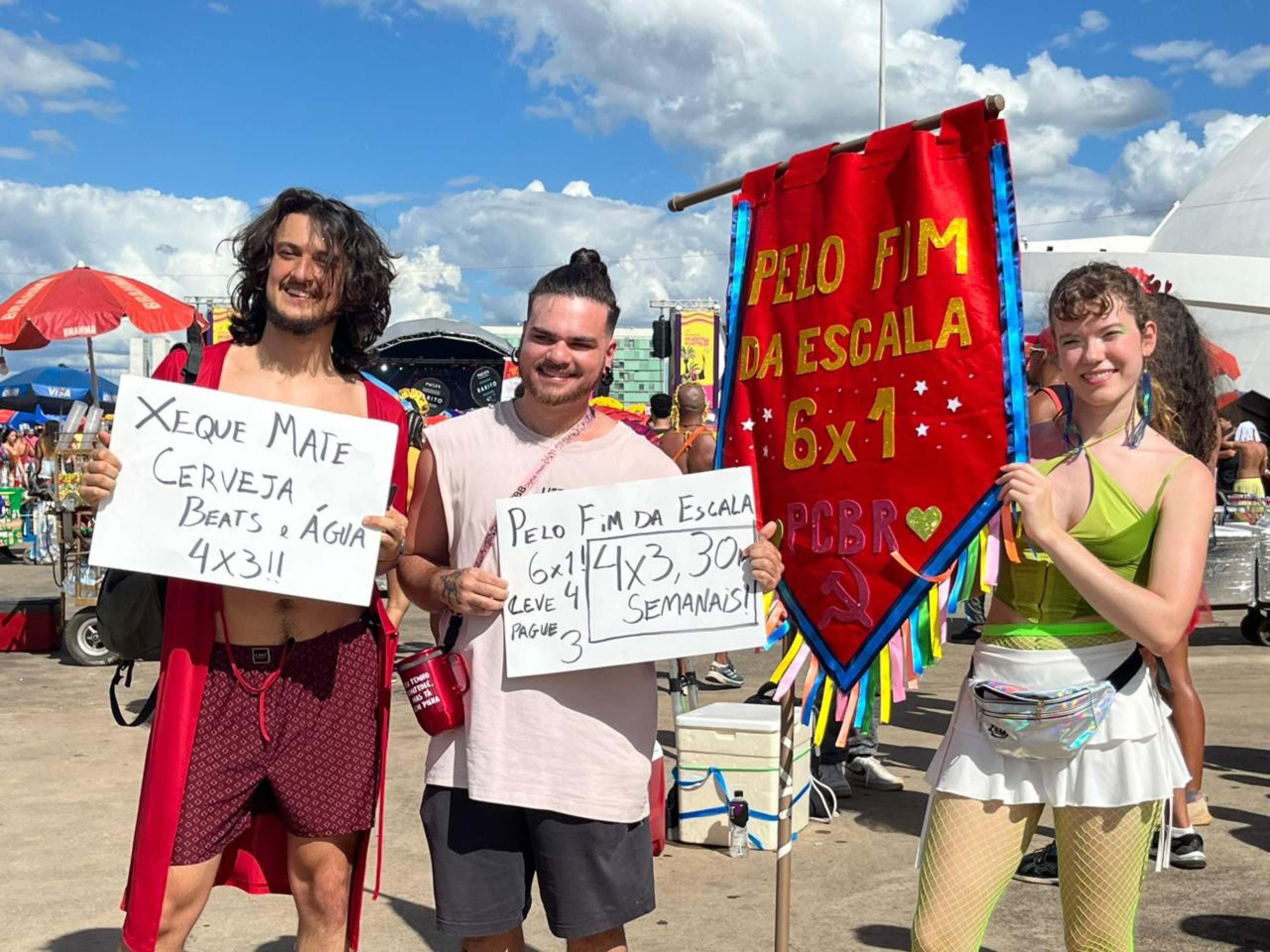 Bloco do Amor re&uacute;ne multid&atilde;o no Museu Nacional com bandeiras de diversidade e resist&ecirc;ncia