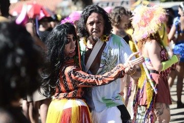 Bloco Charrete transforma a Vila Planalto em palco de fantasia e festa -  (crédito: Minervino Júnior/CB/D.A Press)