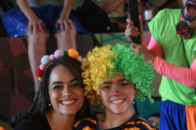  15/02/2026 Cr&eacute;dito: Marcelo Ferreira/CB/D.A Press. Brasil. Bras&iacute;lia - DF -  Carnaval de Bras&iacute;lia 2026. Bloco Carnapati. Heitor Joaquim Brasil com a m&atilde;e Fabiola Brasil.