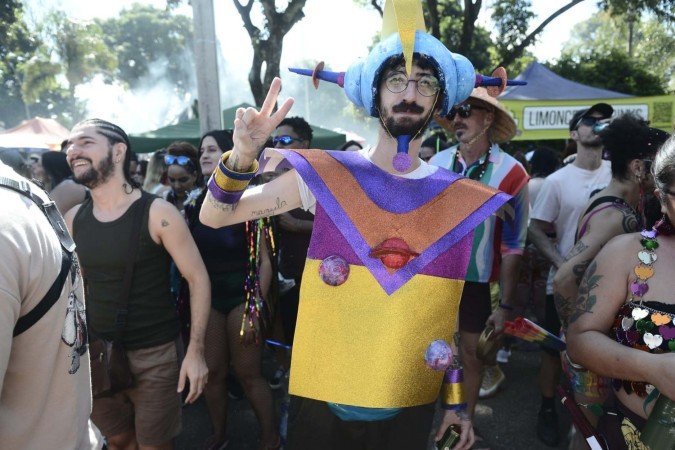 Bloco Charrete transforma a Vila Planalto em palco de fantasia e festa