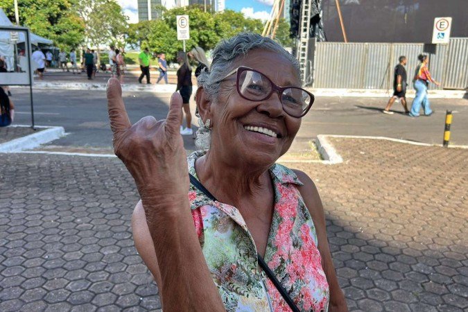 Bloco System Safadown. Cida Ferreira