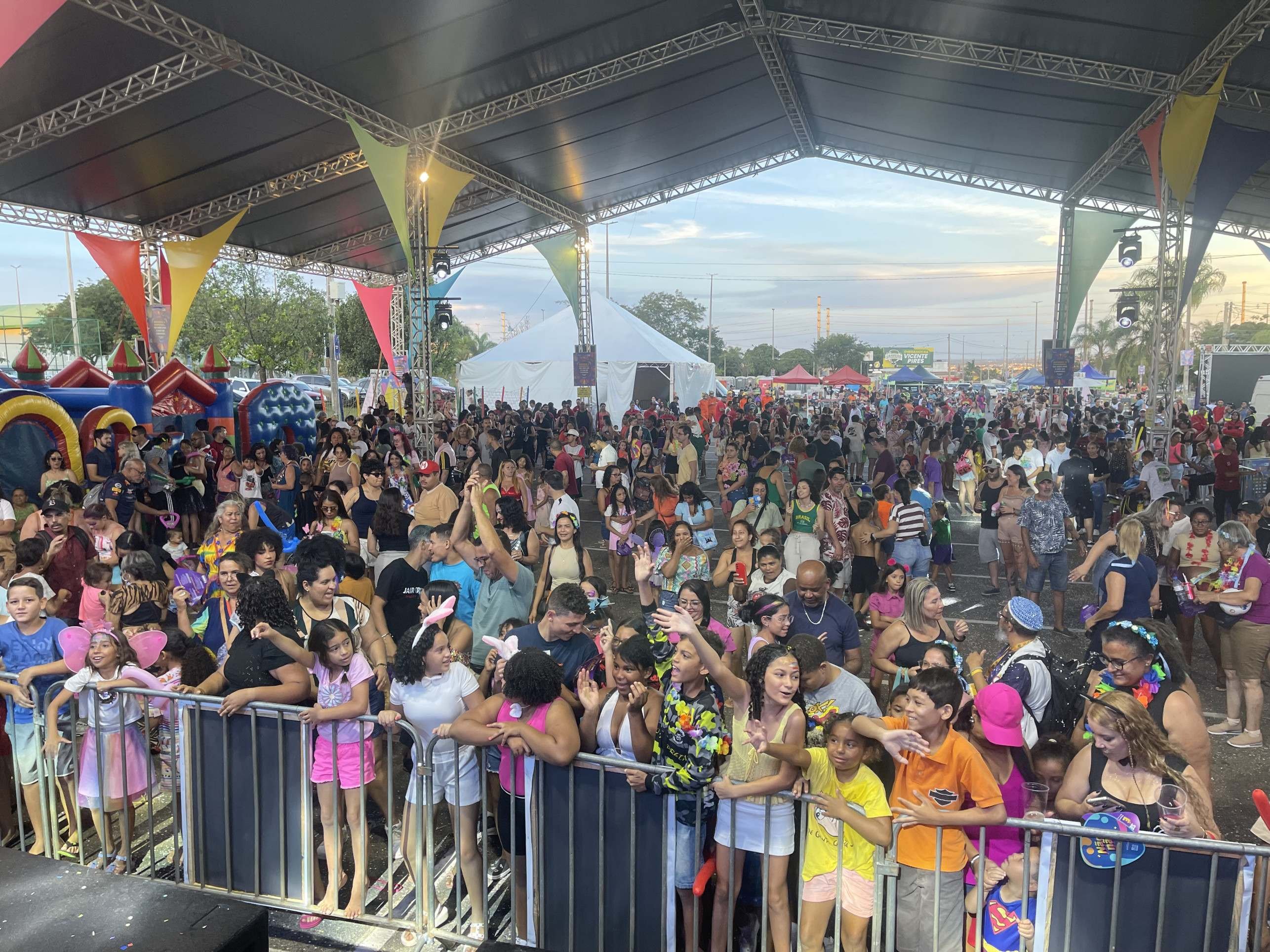 O Bloco &Agrave;s&egrave; D&uacute;d&uacute; no Taguaparque encatou a garotada