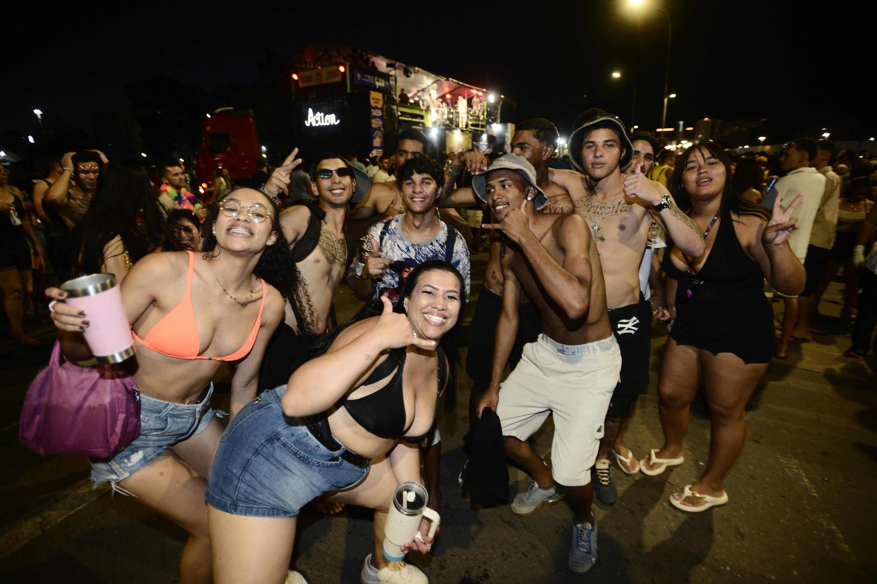  Raparigueiros levaram multid&atilde;o &agrave; Esplanada