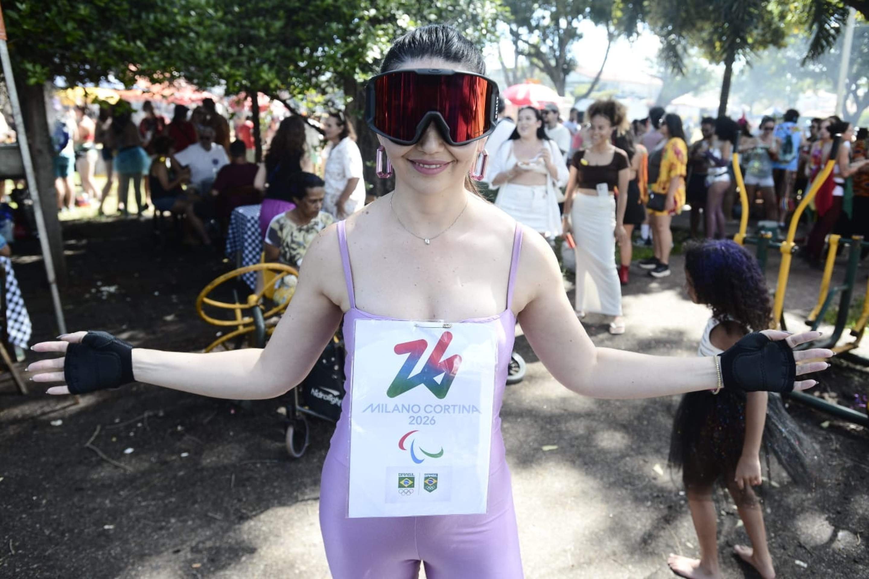 Bloco Charrete transforma a Vila Planalto em palco de fantasia e festa