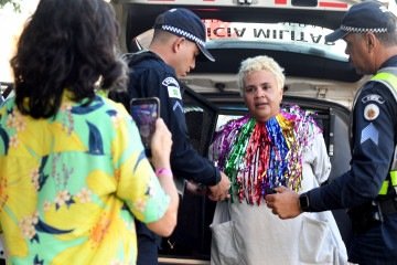 Dayse Hansa, coordenadora do Bloco Rebu, é presa pela Polícia Militar - (crédito: Marcelo Ferreira/CB/D.A Press) Dayse Hansa, coordenadora do Bloco Rebu, é presa pela Polícia Militar - (crédito: Marcelo Ferreira/CB/D.A Press)