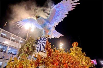 Carro alegórico da Portela durante o carnaval -  (crédito: Fernando Frazão/Agência Brasil)