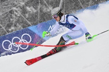 O brasileiro Lucas Pinheiro Braathen realiza a primeira descida da prova de slalom masculino de esqui alpino durante os Jogos Olímpicos de Inverno de Milão-Cortina 2026, no Centro de Esqui Stelvio, em Bormio (Valtellina), em 16 de fevereiro de 2026 - (crédito: FABRICE COFFRINI / AFP) O brasileiro Lucas Pinheiro Braathen realiza a primeira descida da prova de slalom masculino de esqui alpino durante os Jogos Olímpicos de Inverno de Milão-Cortina 2026, no Centro de Esqui Stelvio, em Bormio (Valtellina), em 16 de fevereiro de 2026 - (crédito: FABRICE COFFRINI / AFP)