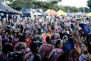 16/02/2026. Crédito: Minervino Júnior/CB/D.A Press. Brasil. Brasilia - DF. Carnaval 2026 Bloco Concentra mas não sai no estacionamento do Clube Minas Brasília - (crédito: Minervino Júnior/CB/D.A.Press) 16/02/2026. Crédito: Minervino Júnior/CB/D.A Press. Brasil. Brasilia - DF. Carnaval 2026 Bloco Concentra mas não sai no estacionamento do Clube Minas Brasília - (crédito: Minervino Júnior/CB/D.A.Press)