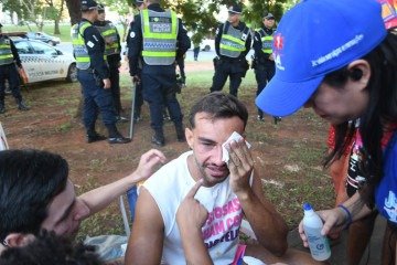 16.02.2026 Marcelo Ferreira CB/DA Press. Carnaval 2026.Dep. Distrital Fábio Felix é atendido por brigadistas. - (crédito: Marcelo Ferreira CB/DA Press) 16.02.2026 Marcelo Ferreira CB/DA Press. Carnaval 2026.Dep. Distrital Fábio Felix é atendido por brigadistas. - (crédito: Marcelo Ferreira CB/DA Press)