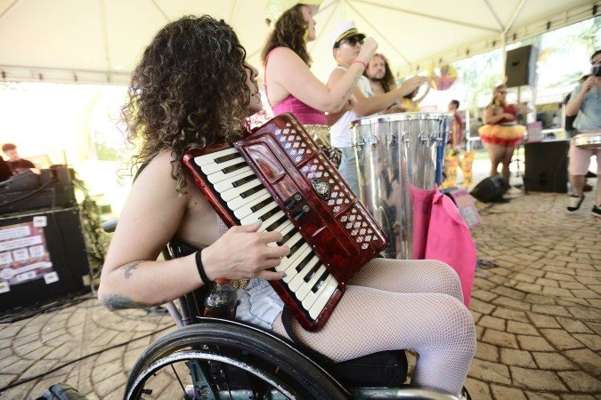  16.02.2026 Minervino Junior CB/DA Press. Carnaval 2026. Bloco Deficiente é a mãe. Mariana Guedes