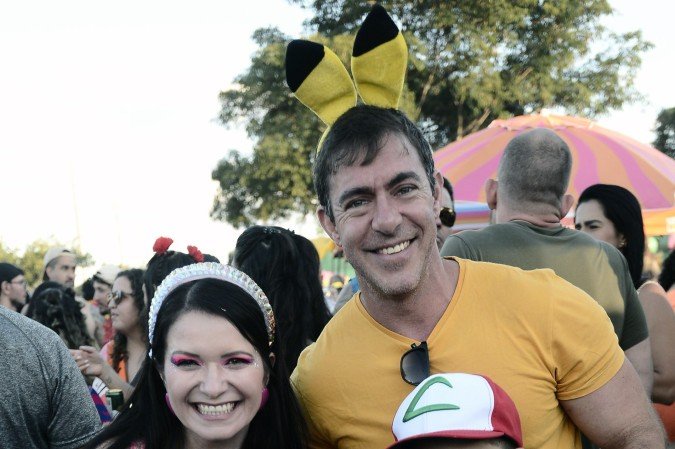  16/02/2026. Crédito: Minervino Júnior/CB/D.A Press. Brasil.  Brasilia - DF. Carnaval 2026 Bloco Concentra mas não sai no estacionamento do Clube Minas Brasília. Carolina Fontes e família