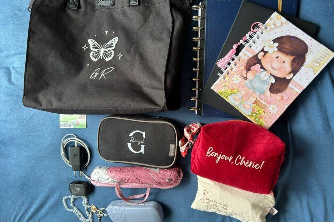 Geovanna arruma a bolsa com frequência