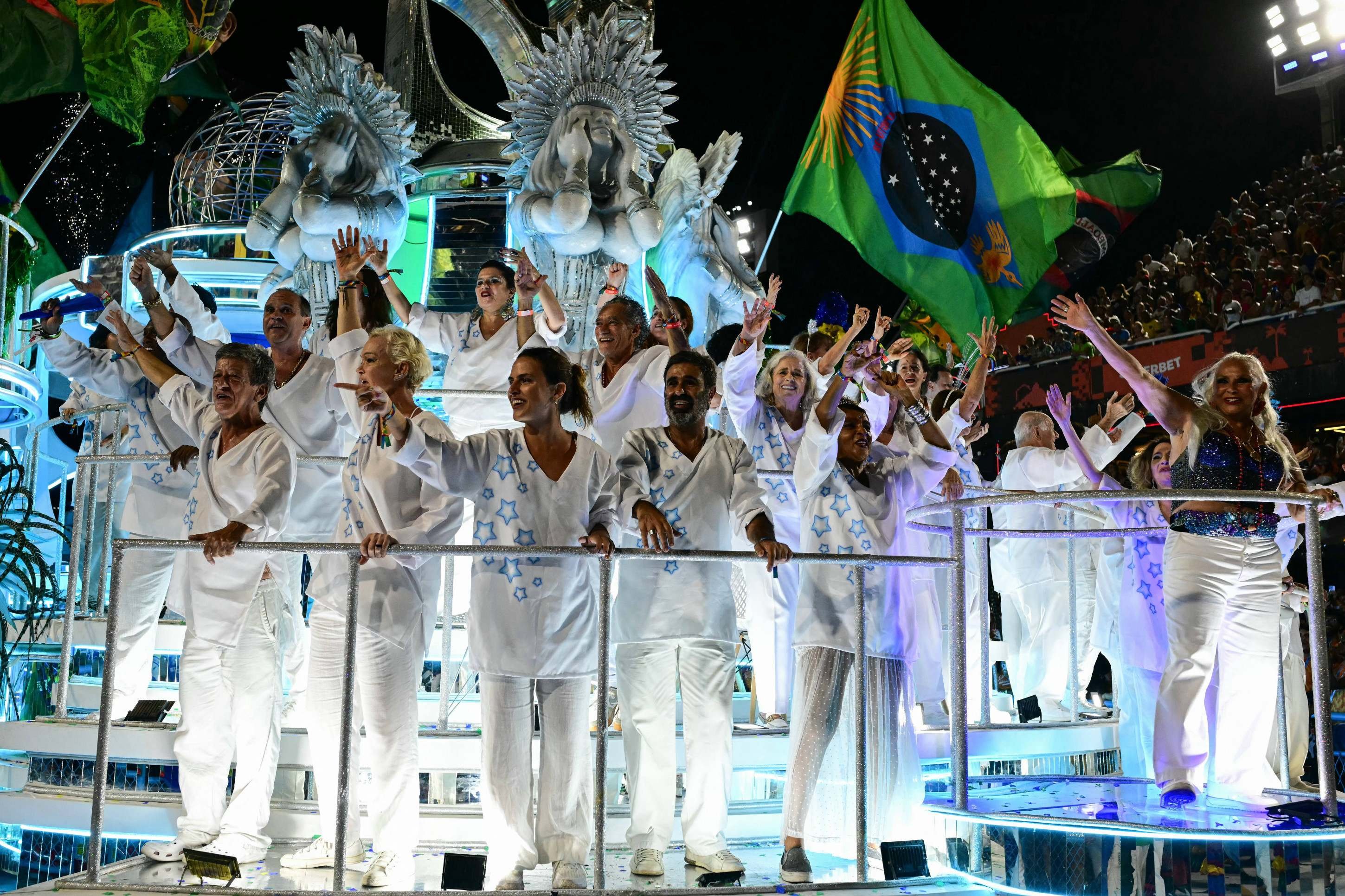 A Acad&ecirc;micos de Niter&oacute;i homenageou o presidente Luiz In&aacute;cio Lula da Silva. O samba-enredo retratou sua inf&acirc;ncia no agreste pernambucano e a migra&ccedil;&atilde;o para o Sudeste, incluindo a atua&ccedil;&atilde;o como sindicalista e a trajet&oacute;ria pol&iacute;tica