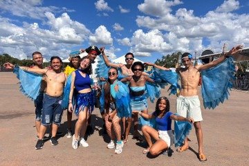 Foliões reunidos no Bloco do Seu Júlio -  (crédito: Paulo Gontijo / CB / DA Press)