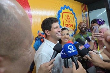 João Campos (PSB) fez um balanço dos seis dias de Carnaval e estimou a participação de 3,5 milhões de pessoas -  (crédito: Darcianne Diogo/CB/DA Press)