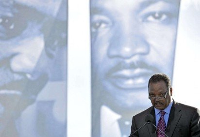 Jesse Jackson discursa durante cerimônia em tributo a Martin Luther King Jr., em Washington, em 2011 -  (crédito: Mladen Antonov/AFP) -Jesse Jackson discursa durante cerimônia em tributo a Martin Luther King Jr., em Washington, em 2011 -  (crédito: Mladen Antonov/AFP)