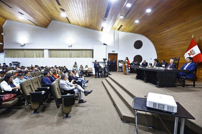 Deputados em sessão extraordinária que aprovou o impeachment