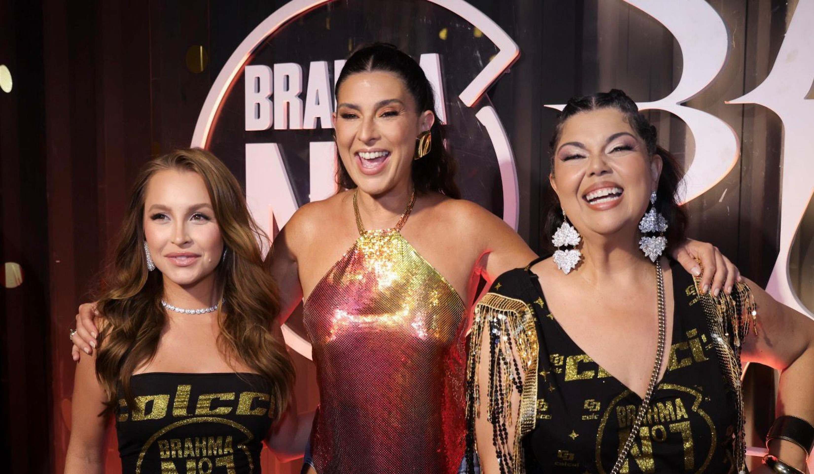 Carla Diaz, Fernanda Paes Leme e Fabiana Karla transformam o camarote N1 em point das estrelas