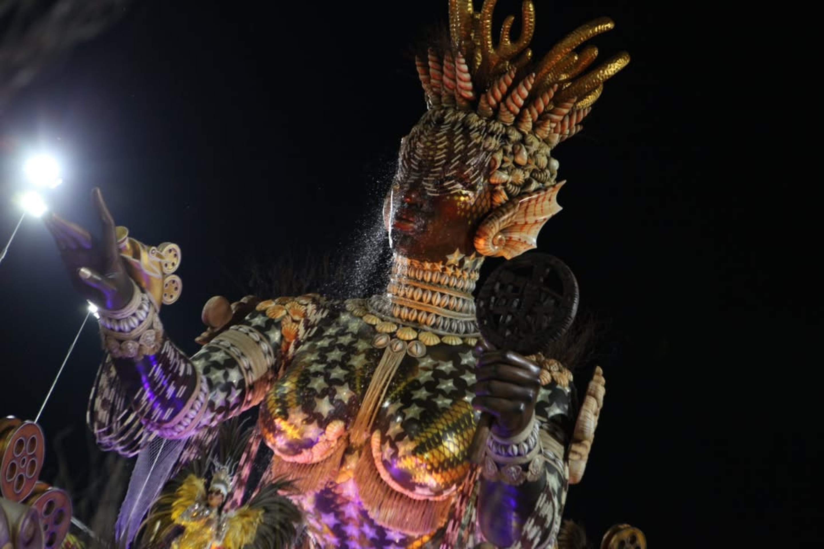 Carro alegórico da campeã Mocidade Alegre viralizou fora do Brasil