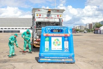 A agilidade do trabalho dos garis garante uma cidade limpa já na Quarta-feira de Cinzas - (crédito: Fotos: Paulo H. Carvalho/Agência Brasília) A agilidade do trabalho dos garis garante uma cidade limpa já na Quarta-feira de Cinzas - (crédito: Fotos: Paulo H. Carvalho/Agência Brasília)