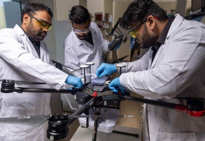 Pesquisadores da Universidade Purdue criaram sistema com drones que melhora muito o monitoramento da saúde do solo -  (crédito: Purdue University photo/Kevin Crisp) -Pesquisadores da Universidade Purdue criaram sistema com drones que melhora muito o monitoramento da saúde do solo -  (crédito: Purdue University photo/Kevin Crisp)