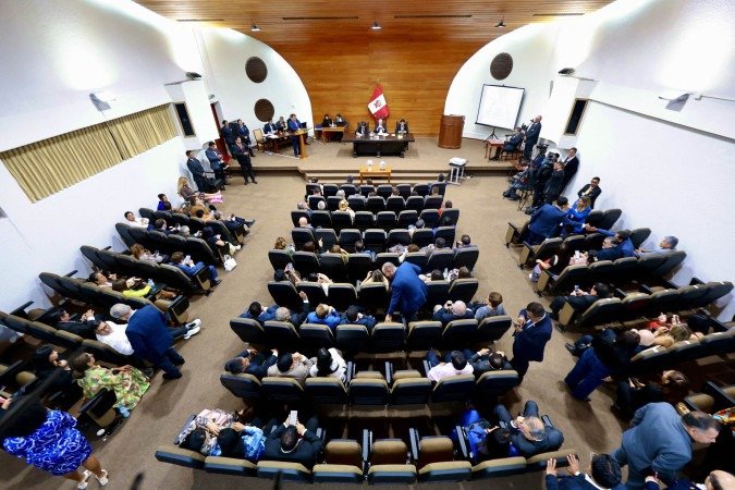 Vista geral da sede do Legislativo durante sess&atilde;o extraordin&aacute;ria, em Lima: 117 deputados marcaram presen&ccedil;a para escolher o pr&oacute;ximo mandat&aacute;rio 