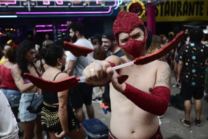 Giovanni Ravelly foi com fantasia inspirada no signo de Sagitário