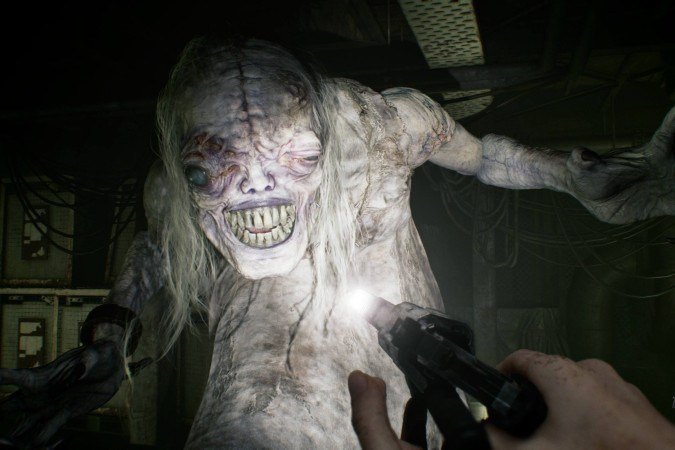 Resident Evil retorna mesclando os gêneros por qual permeou na última década, utilizando o aprendizado vital dos remakes para a ação e a noção pura do medo das sequências