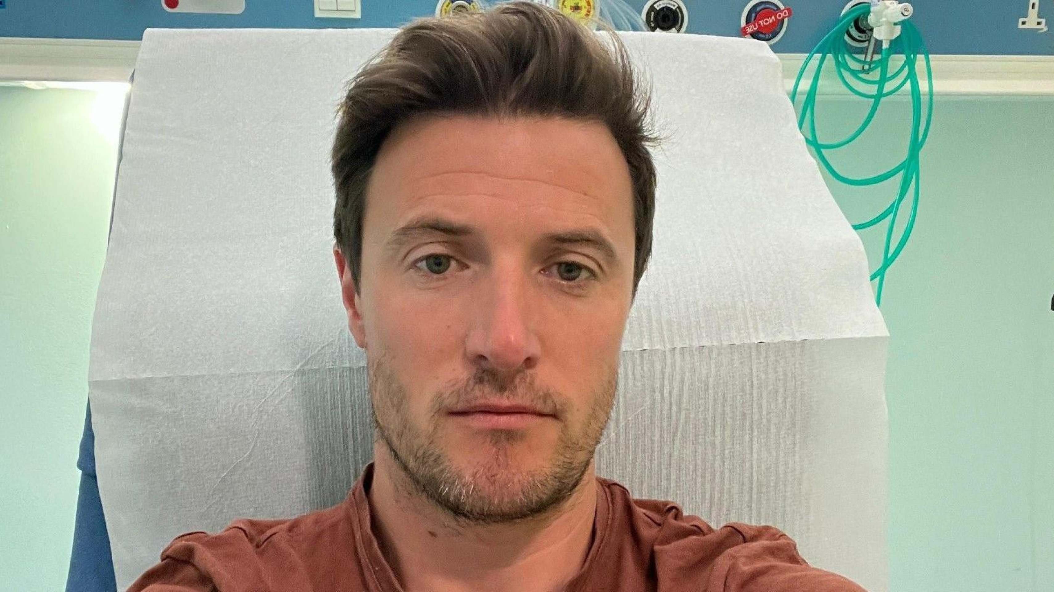 Um tumor foi descoberto na base da língua de Anthony -  (crédito: Anthony Perriam)