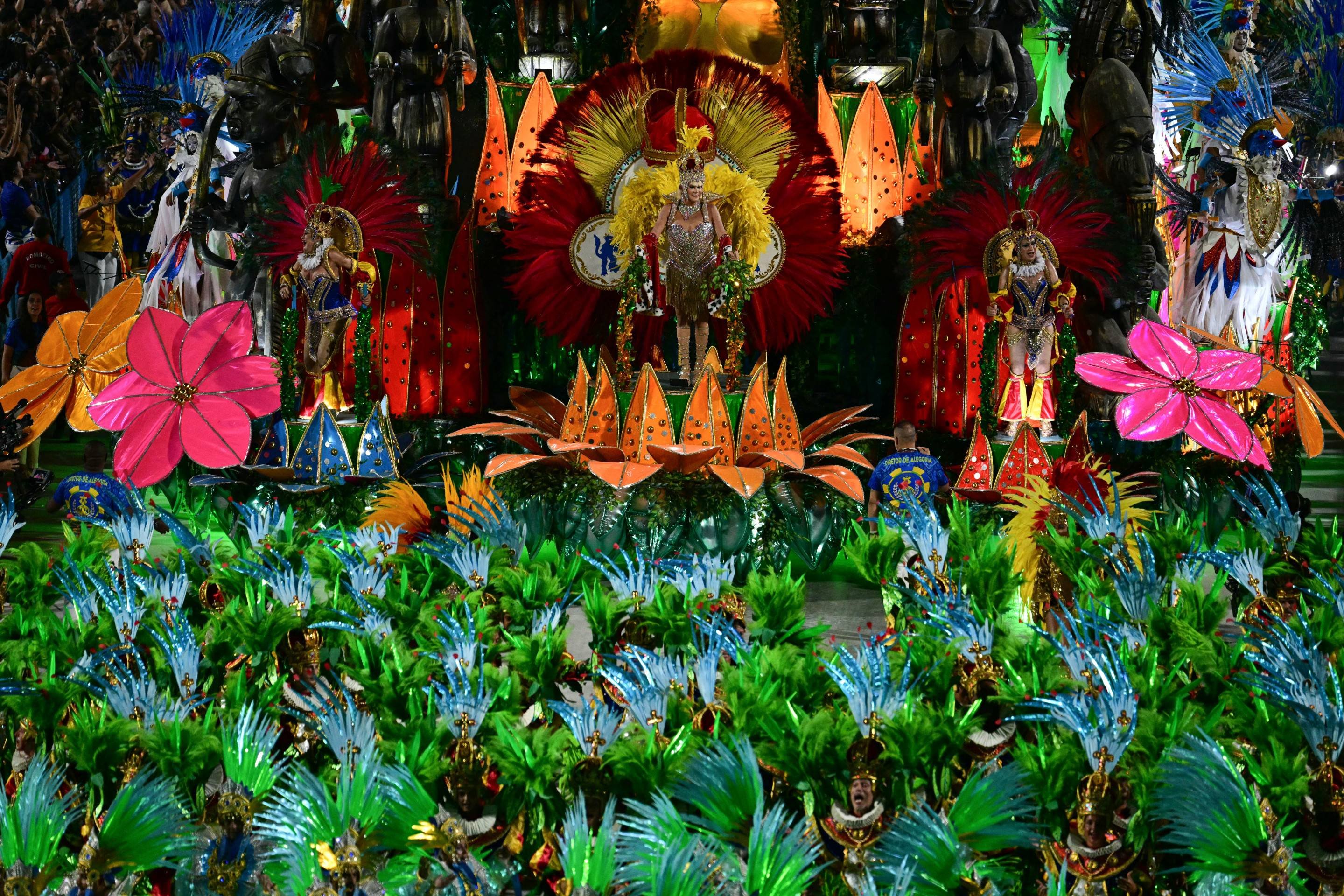  Revellers of the Paraiso do Tuiuti samba school perform during the closing night of the Rio Carnival at the Marques de Sapucai Sambadrome in Rio de Janeiro, Brazil on February 17, 2026. (Photo by Pablo PORCIUNCULA / AFP)       