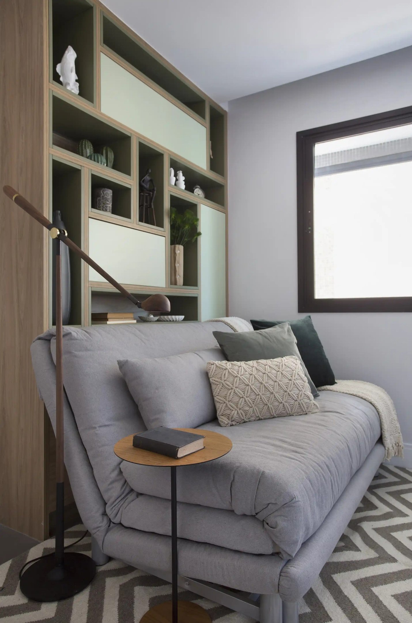 O sof&aacute;-cama &eacute; o carro chefe dos moveis multifuncionais (Projeto de Fabiano Ravaglio)