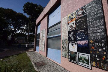 19/02/2026. Crédito: Minervino Júnior/CB/D.A Press. Brasil. Brasilia - DF. Poemas nas paredes da Biblioteca Demonstrativa 506/507 Sul - (crédito: Minervino Júnior/CB/D.A.Press) 19/02/2026. Crédito: Minervino Júnior/CB/D.A Press. Brasil. Brasilia - DF. Poemas nas paredes da Biblioteca Demonstrativa 506/507 Sul - (crédito: Minervino Júnior/CB/D.A.Press)