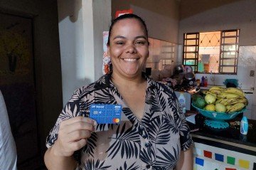 Beneficiários devem abrir contas no BRB Mobile até as 18h do dia 24/2 -  (crédito: Renato Raphael/Sedes-DF)